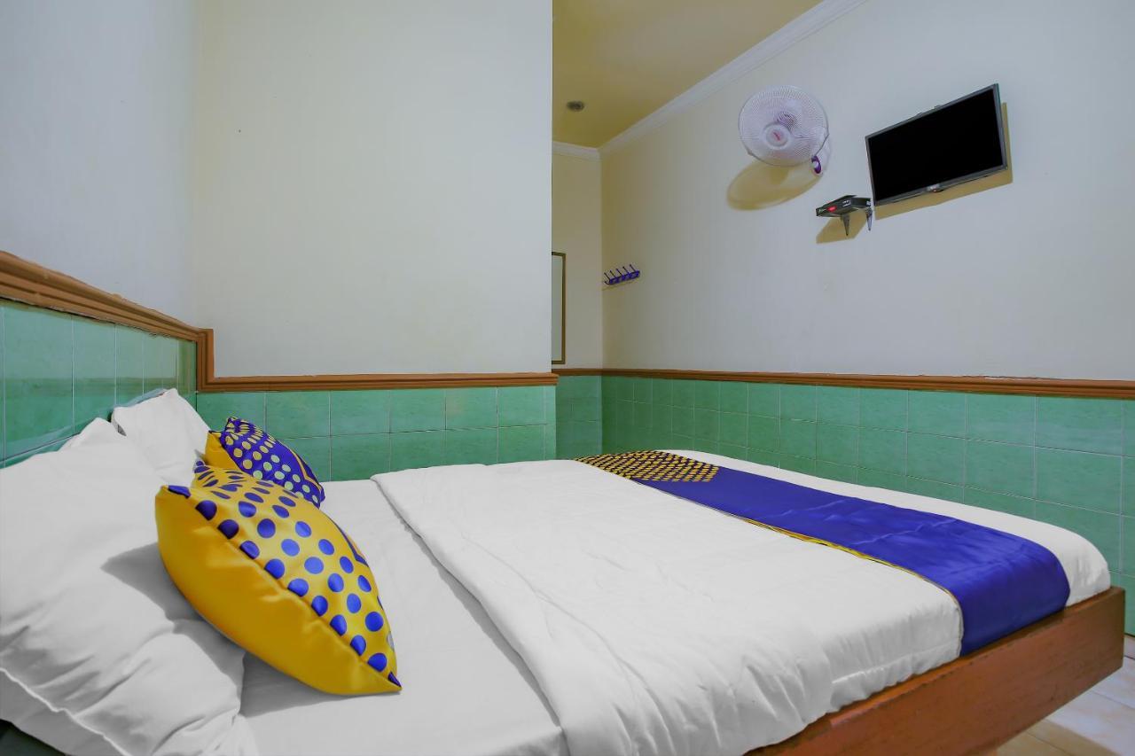 Spot On 90092 Dewi Safitri Hotel Semarang Exterior foto